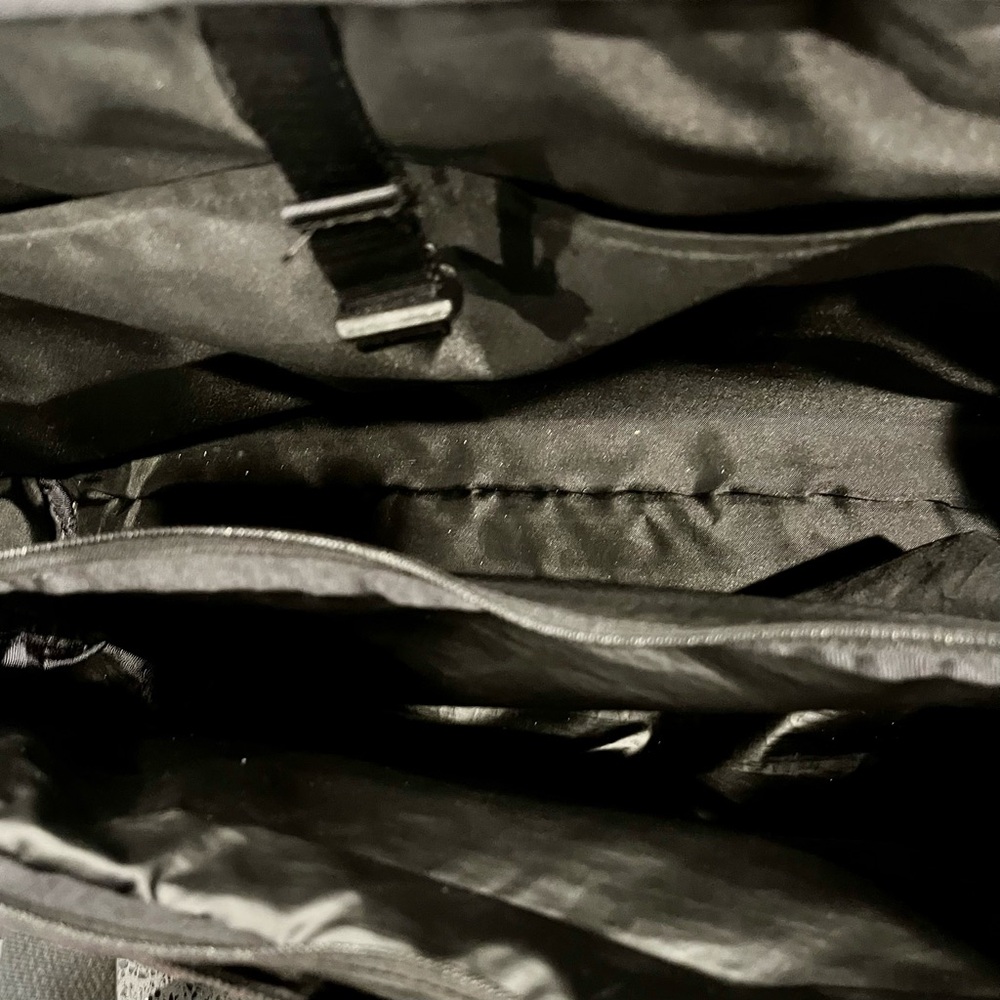 Lululemon Early Embark Duffle Bag - Picture 9 of 14